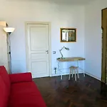 Pretty Panoramic - Half Way Center-vomero District Apartment Neapel